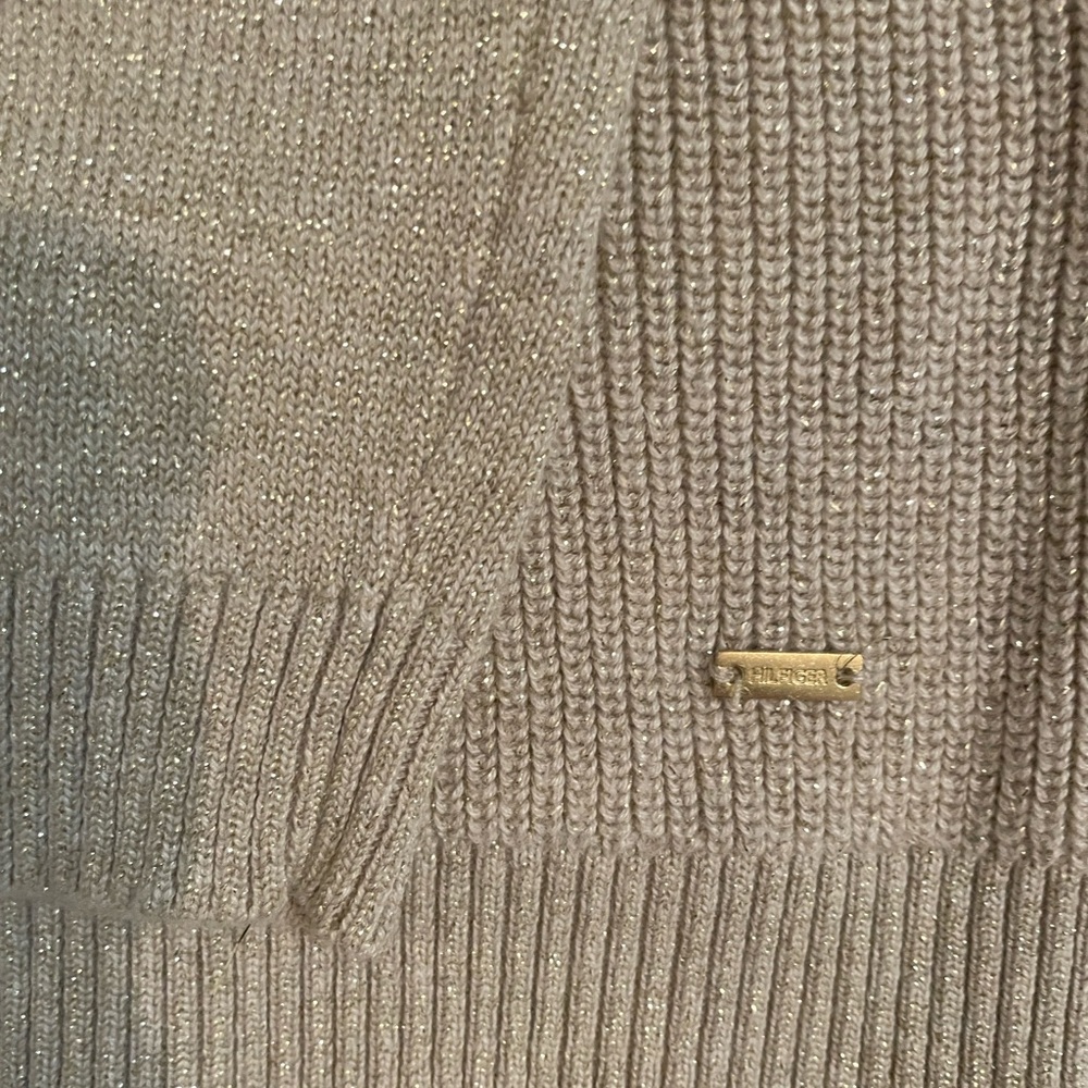 ✨✨Tommy Hilfiger Gold V-Neck Sweater Size S